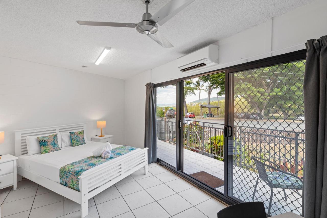 Whitsunday Waterfront Apartments Еърли Бийч Екстериор снимка