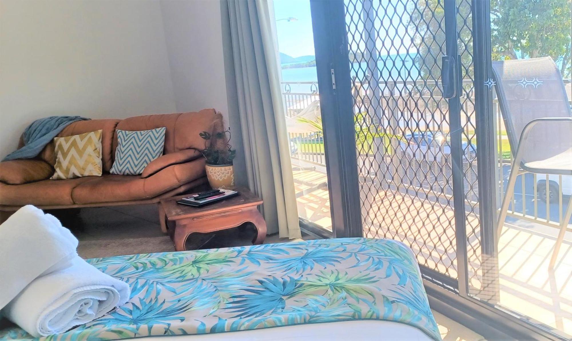 Whitsunday Waterfront Apartments Еърли Бийч Екстериор снимка