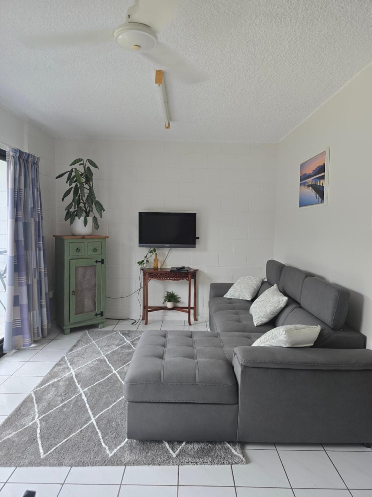 Whitsunday Waterfront Apartments Еърли Бийч Екстериор снимка